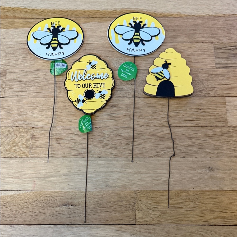 NWT & NWOT Bundle of 4 Bee-Themed Wood Decor Sign / Picks 🐝
